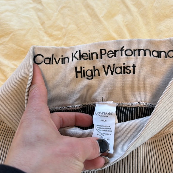 LIKE NEW! Calvin Klein ribbed leggings - Picture 2 of 5